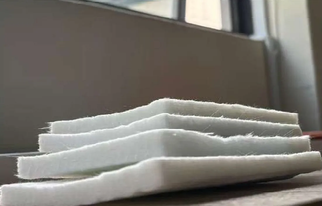 Stacked aerogel blankets seen from the side